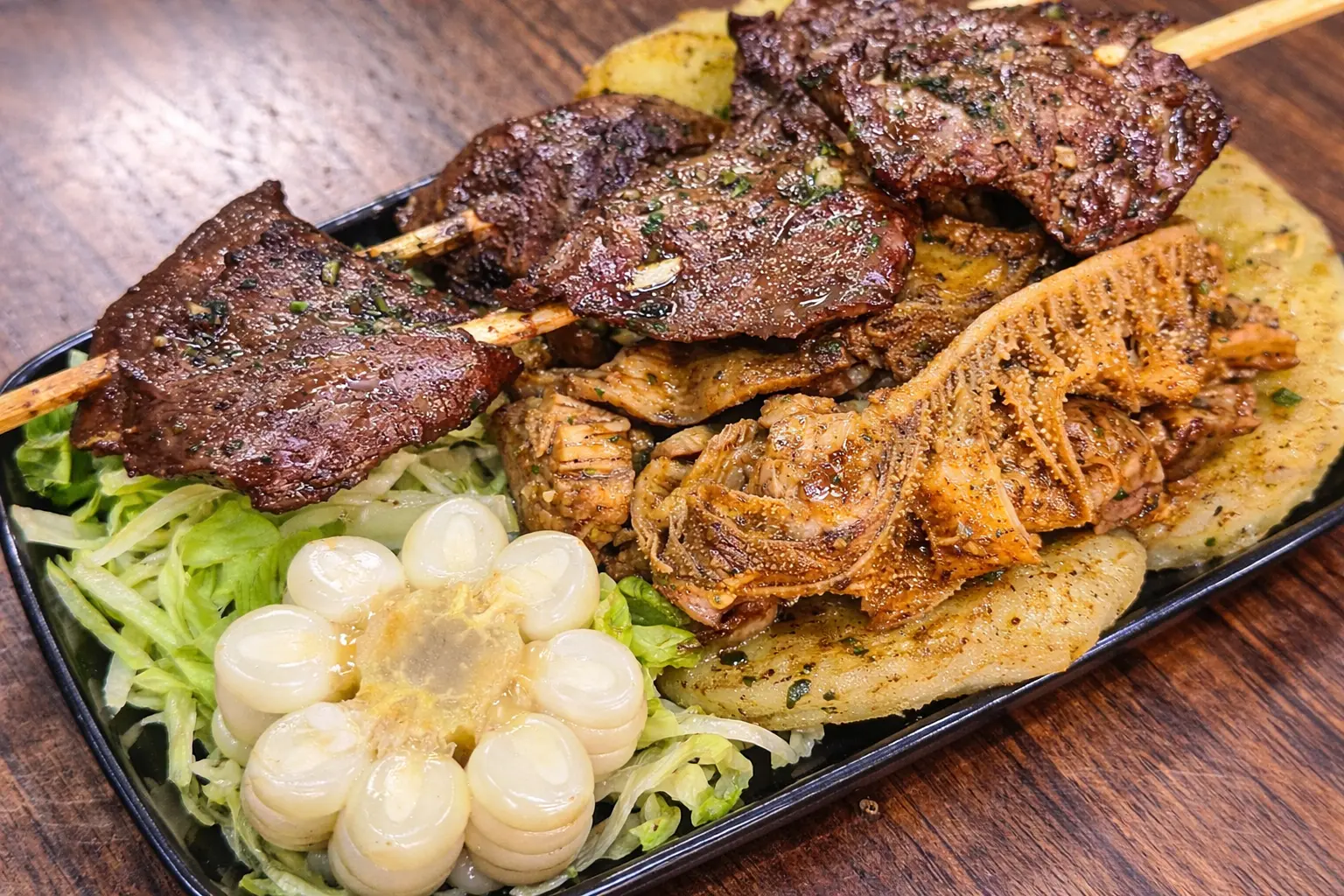 doble anticucho con rachi a la parrilla Mamanchi San Juan de Lurigancho
