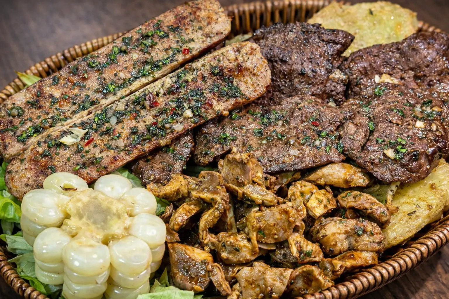 mollejita suprema con anticuchos y chorizo Mamanchi