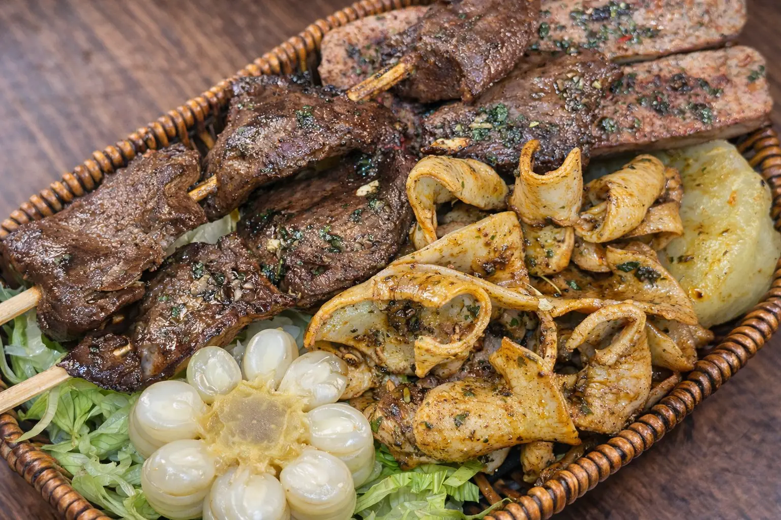 pancita brava con anticuchos y chorizo Mamanchi San Juan de Lurigancho